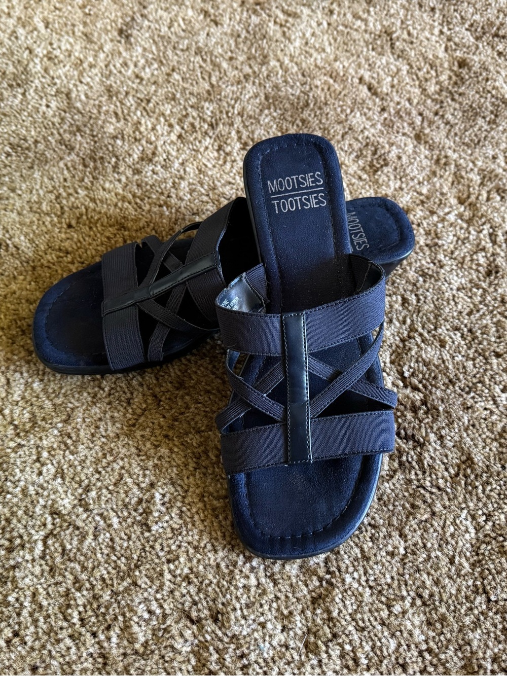 Navy blue Mootsies Tootsies strappy sandals with a heel; excellent condition